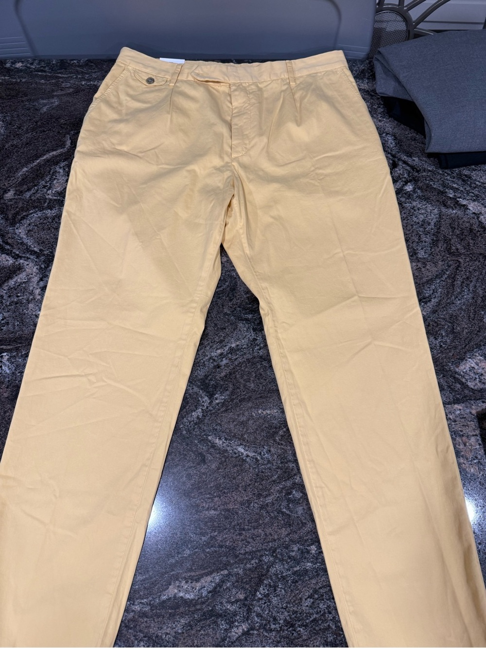 Zara Men's Classic Chino Pants in Light Yellow